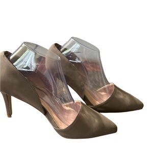 A.N.A A New Approach Pointed Toe Half D'orsay Heel size 9